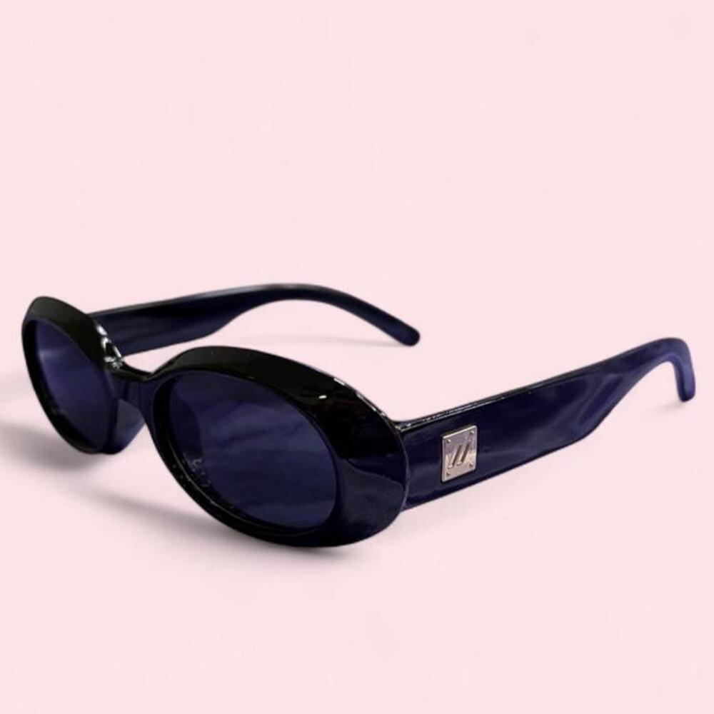 Women's black oval sunglasses with sleek dark lenses Y2k 90s eurosummer